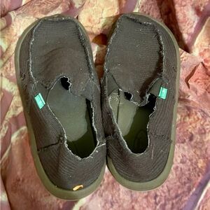 Sanuk 6-men’s/7.5-women’s loafers